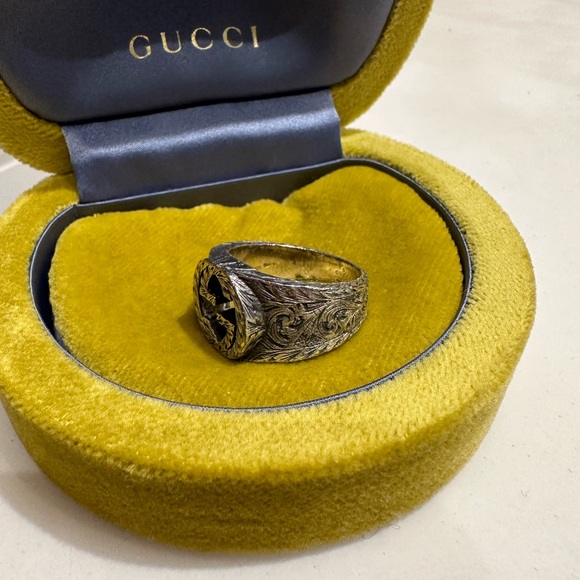 Gucci Interlocking GG Ring - Picture 10 of 11